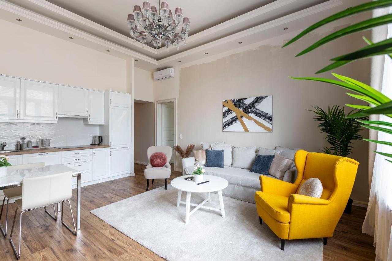 Luxurious Central Apartment In Liszt Ferenc Square Budapest Exterior foto