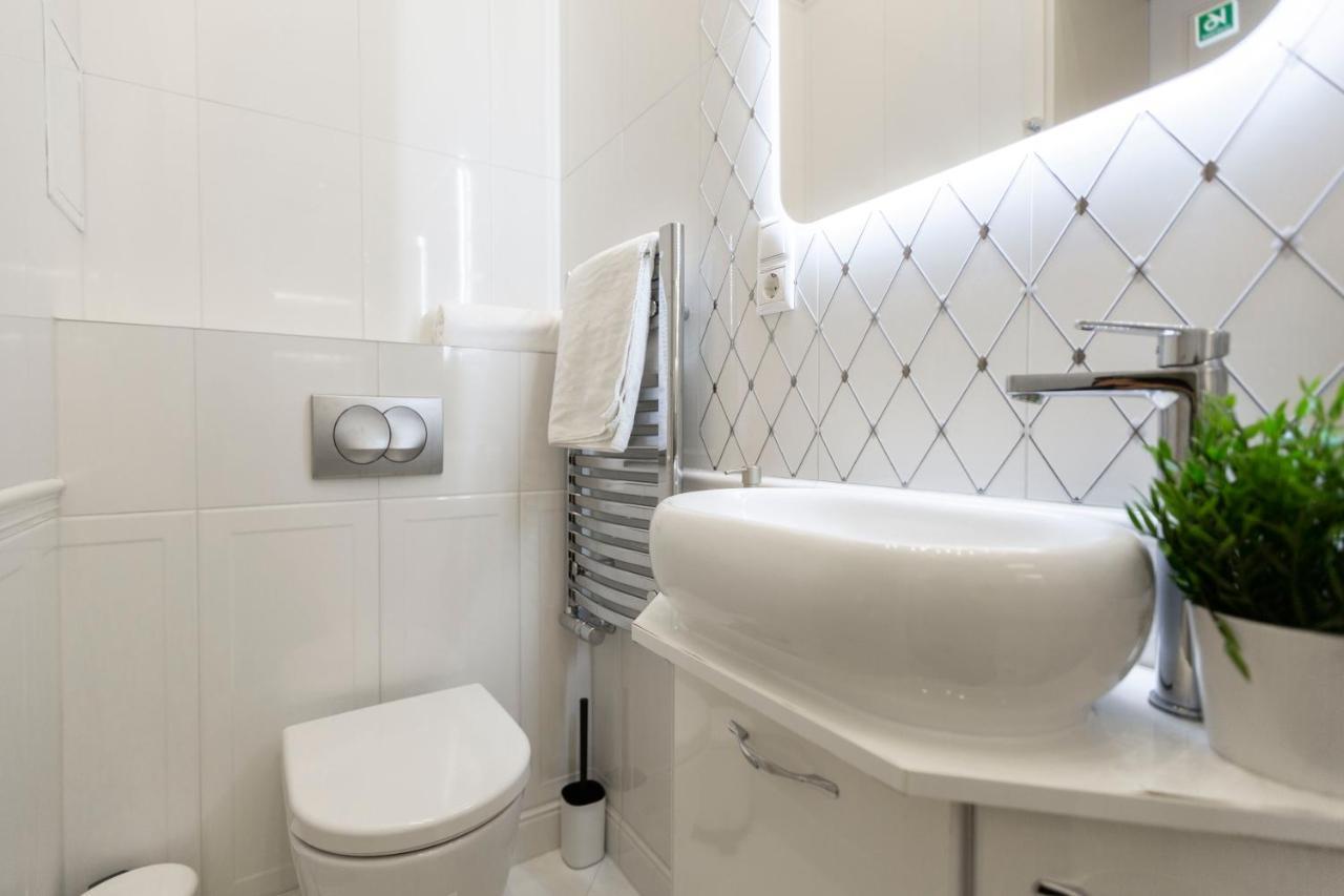 Luxurious Central Apartment In Liszt Ferenc Square Budapest Exterior foto