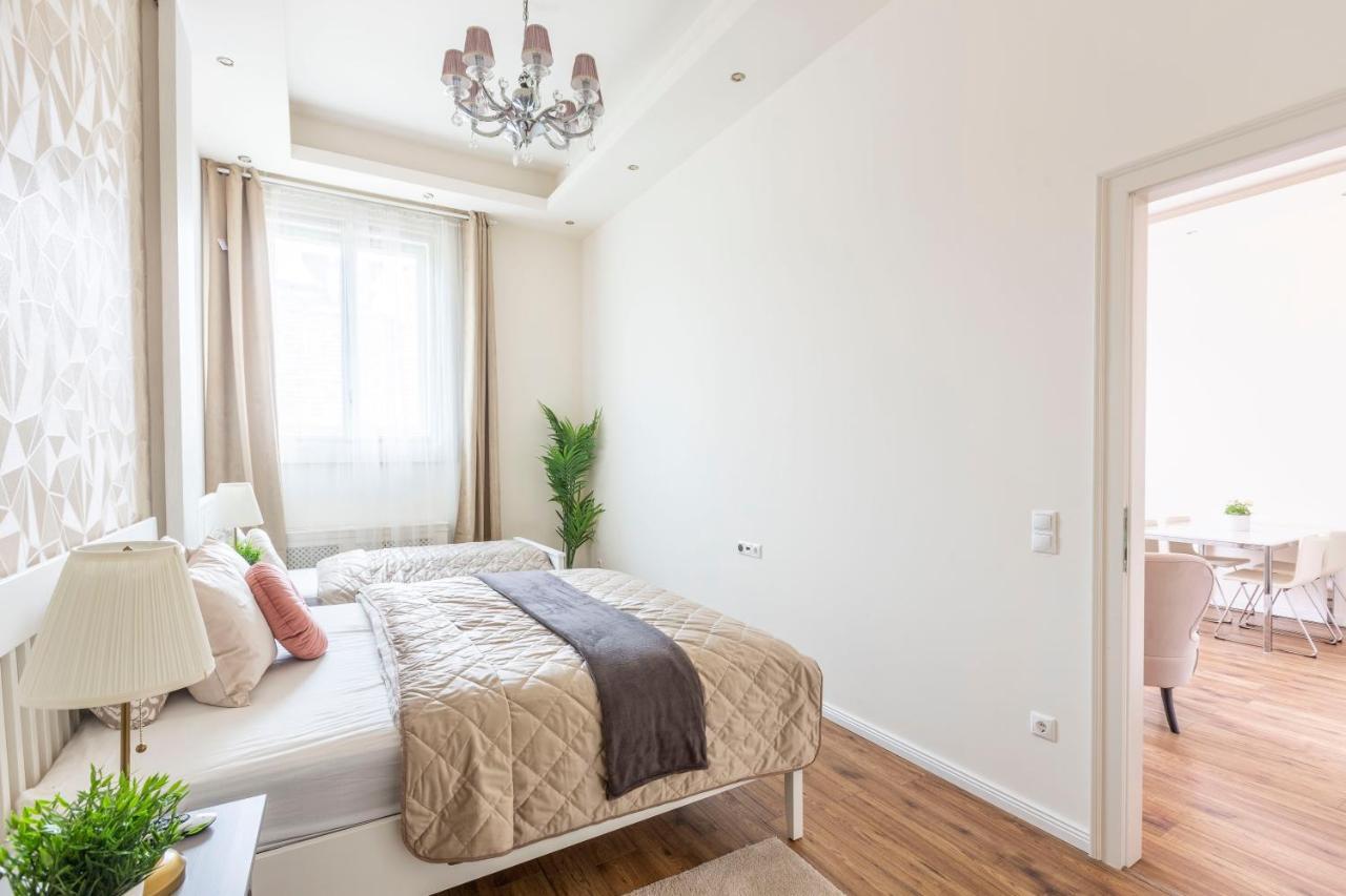 Luxurious Central Apartment In Liszt Ferenc Square Budapest Exterior foto